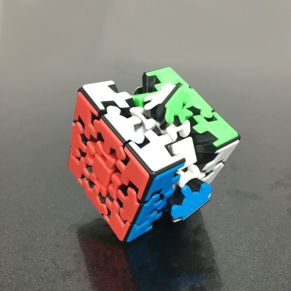 Solid color gear cube